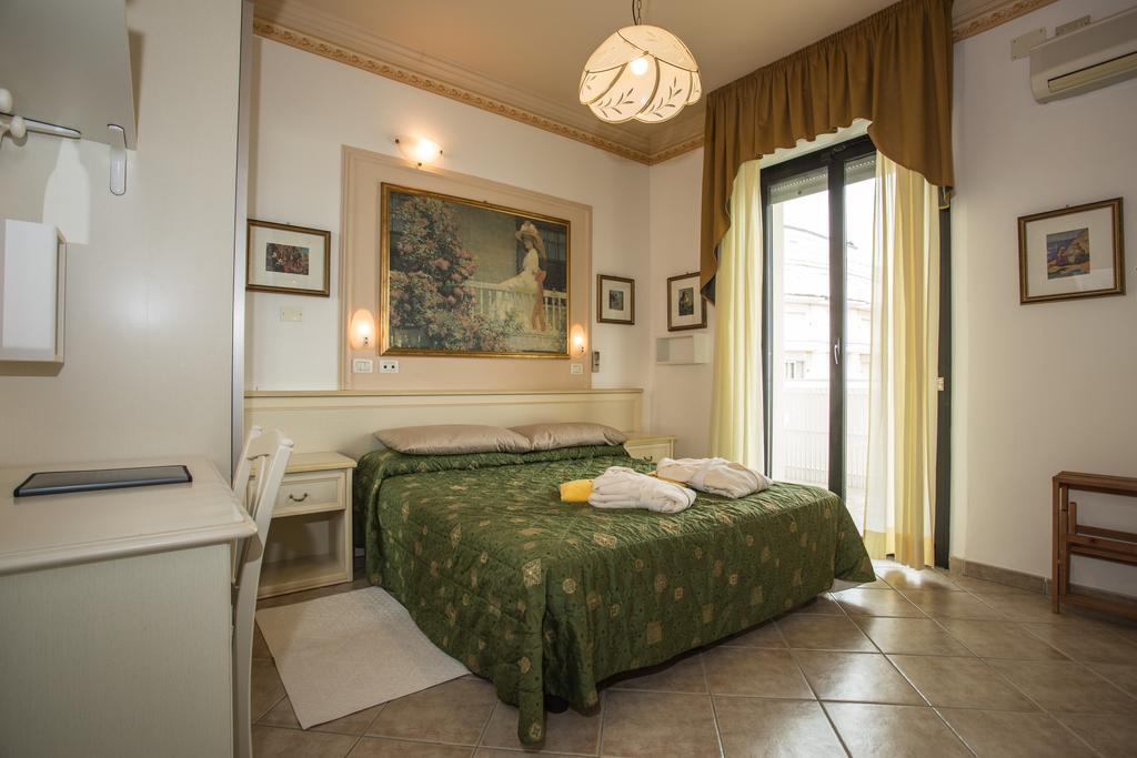 Byron Hotel