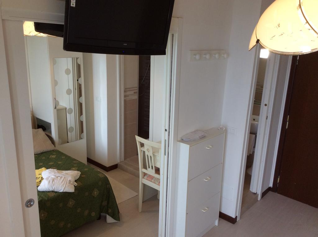 Byron 3* Milano Marittima