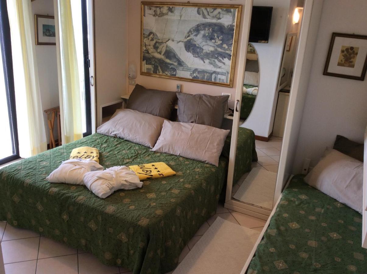 Byron 3* Milano Marittima